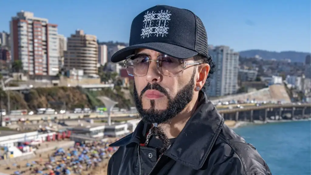 Yandel in official promotional photo for the SINFONÓNICO tour at Toyota Center Houston